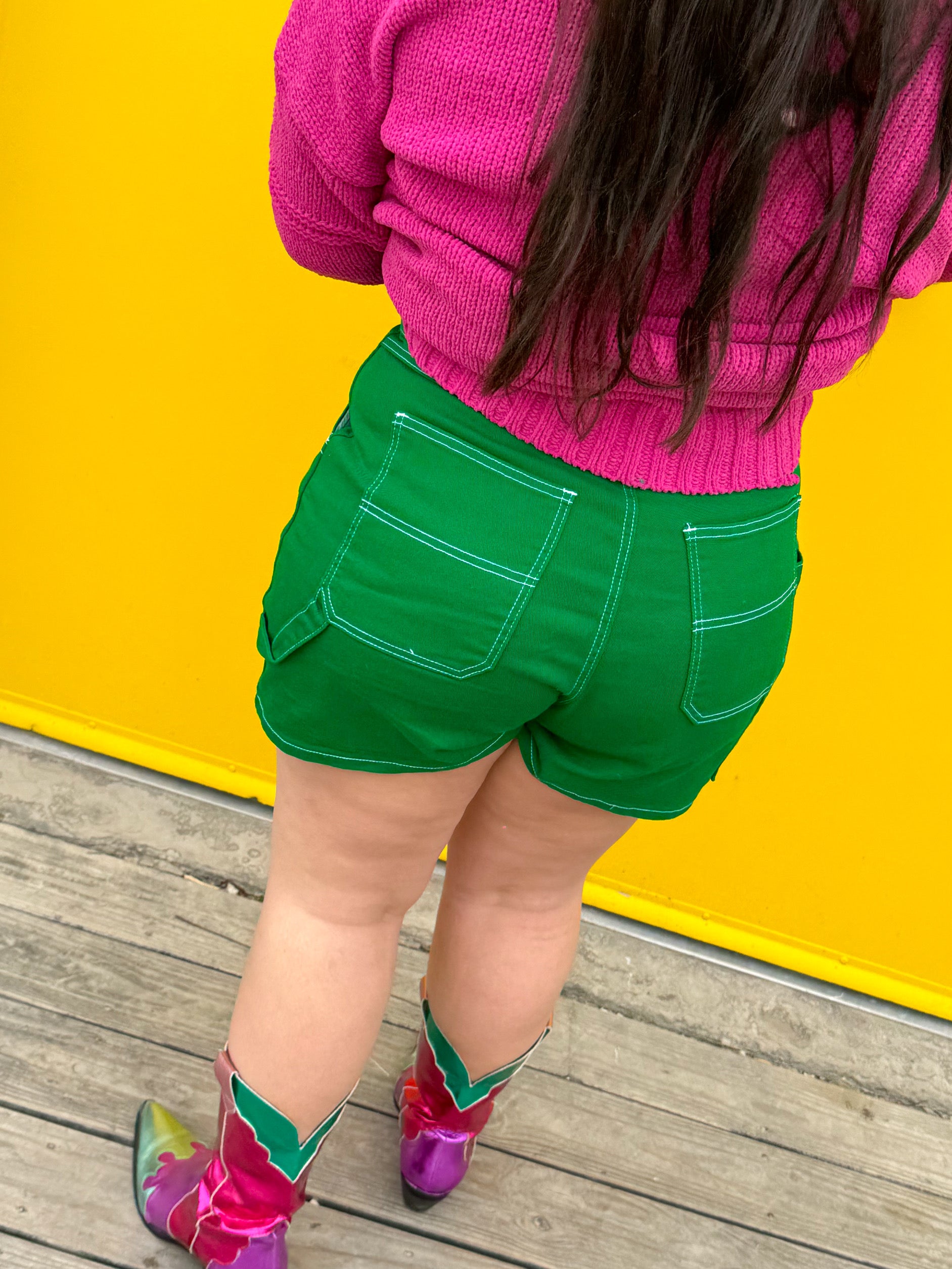 Happier than Ever Shorts in Green (S-3XL)